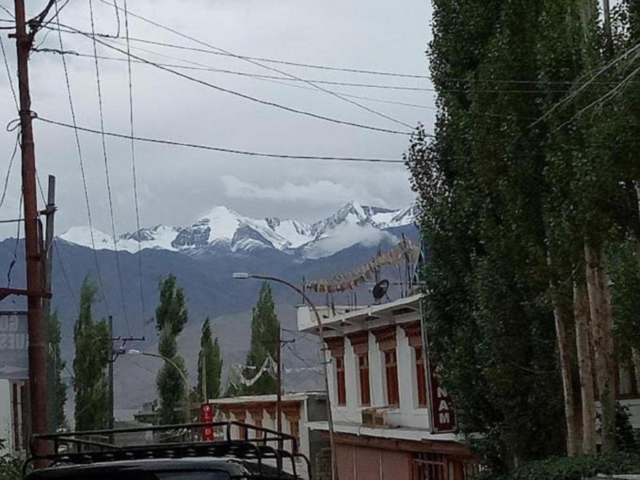 Hotel Sky Desert - Leh Ladakh Ut エクステリア 写真